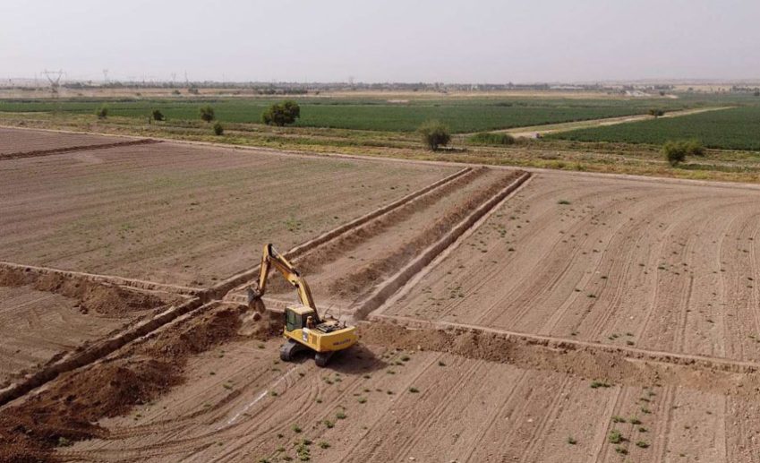 حفر کانال آبیاری زیرسطحی